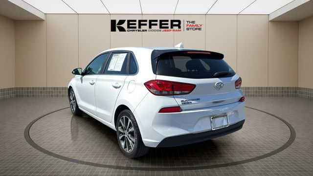 Used 2018 Hyundai Elantra GT FWD image 3