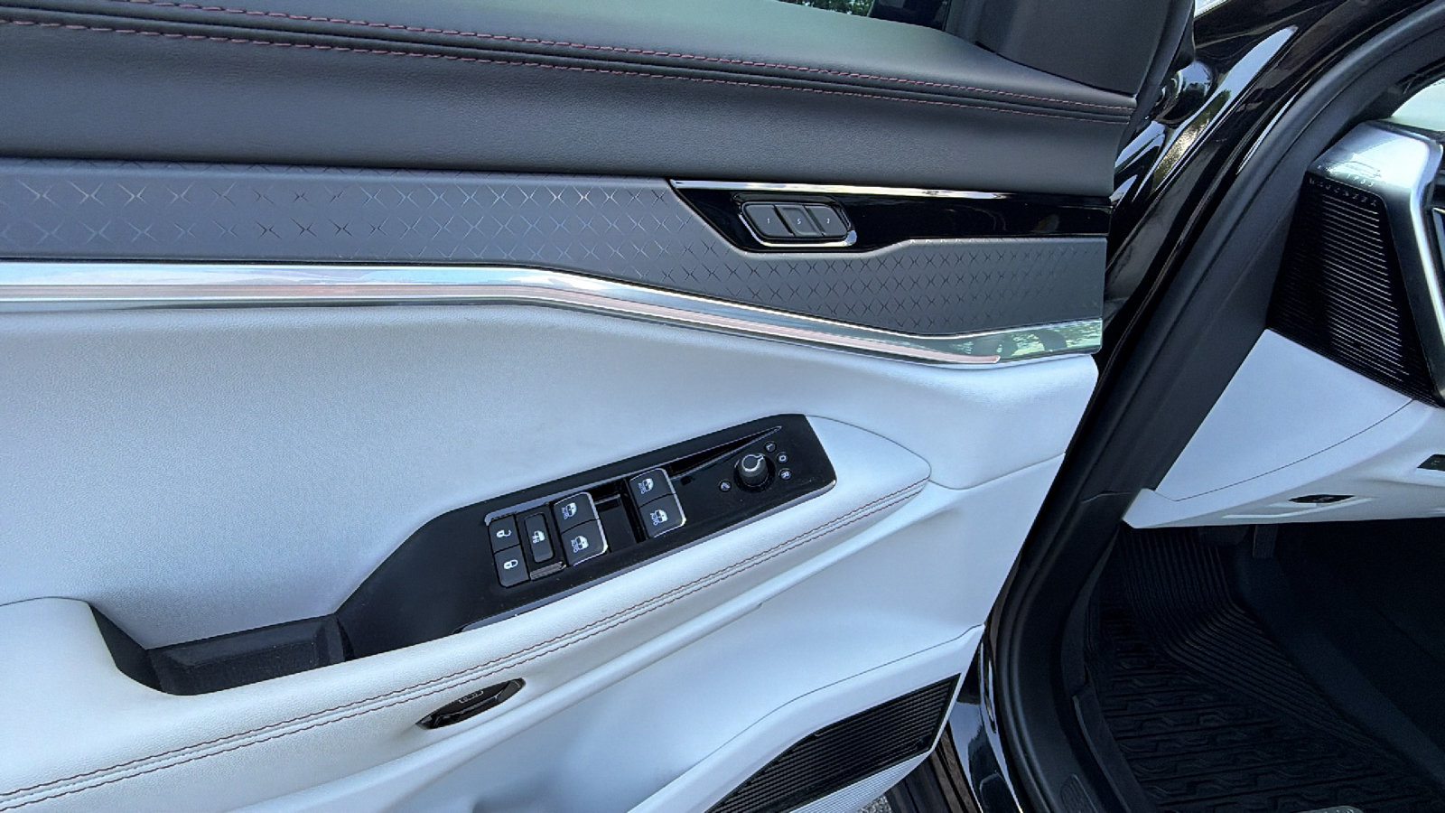 Used 2025 Jeep Wagoneer S Limited AWD/4WD image 15