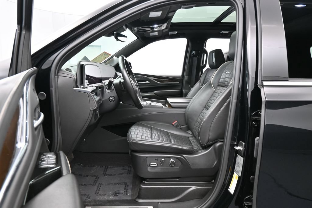 Used 2024 Cadillac Escalade ESV Premium Luxury Platinum AWD/4WD image 11
