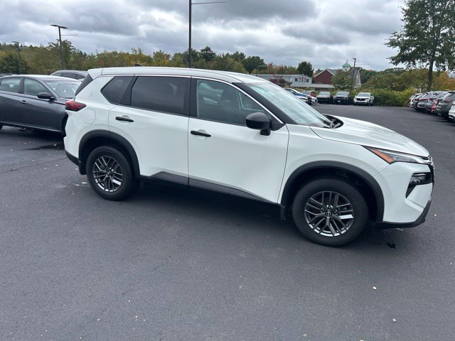 Used 2024 Nissan Rogue S AWD/4WD image 11