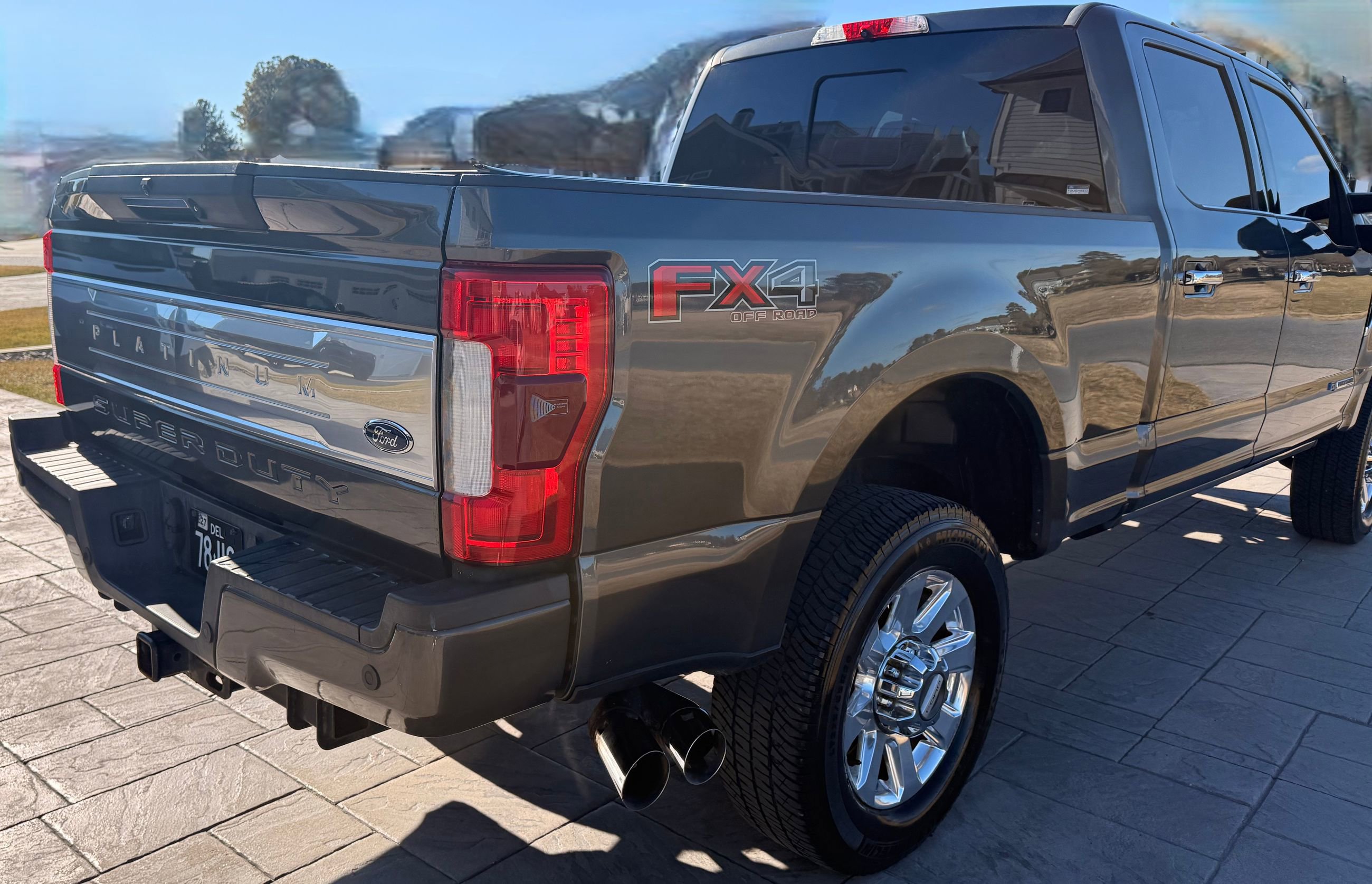 Used 2017 Ford F250 Platinum w/ Platinum Ultimate Package image 3