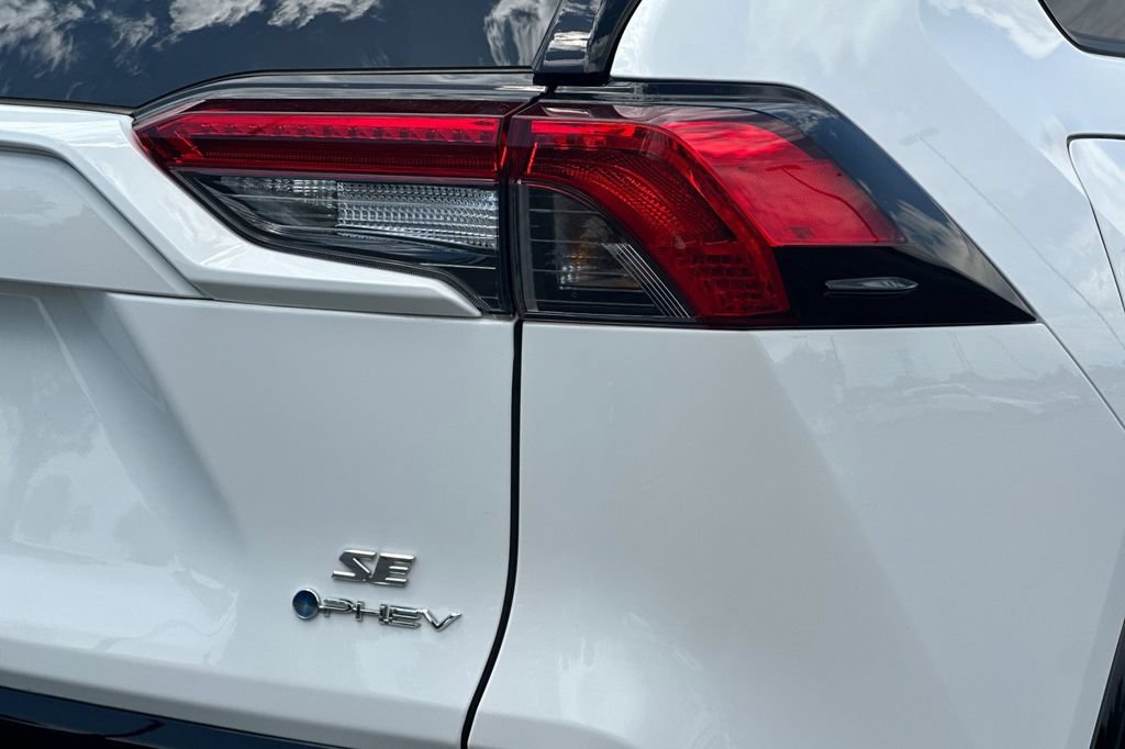 Used 2025 Toyota RAV4 SE AWD/4WD image 25