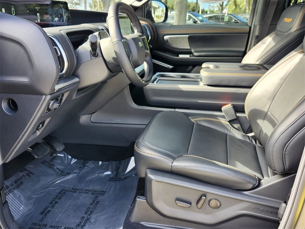 Used 2025 Ford Expedition Tremor image 3