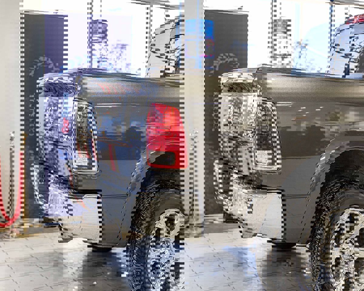 Used 2016 RAM 1500 Laramie w/ Convenience Group image 12