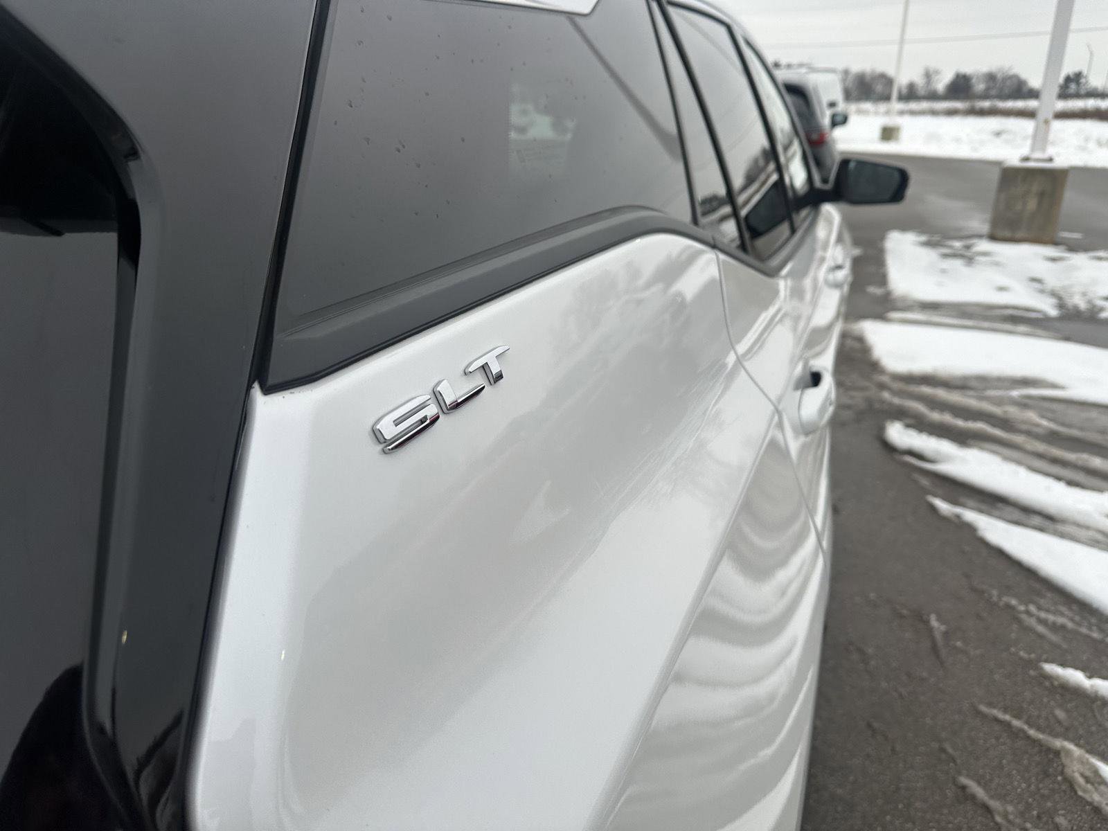 Used 2022 GMC Terrain SLT w/ Infotainment Package II image 13
