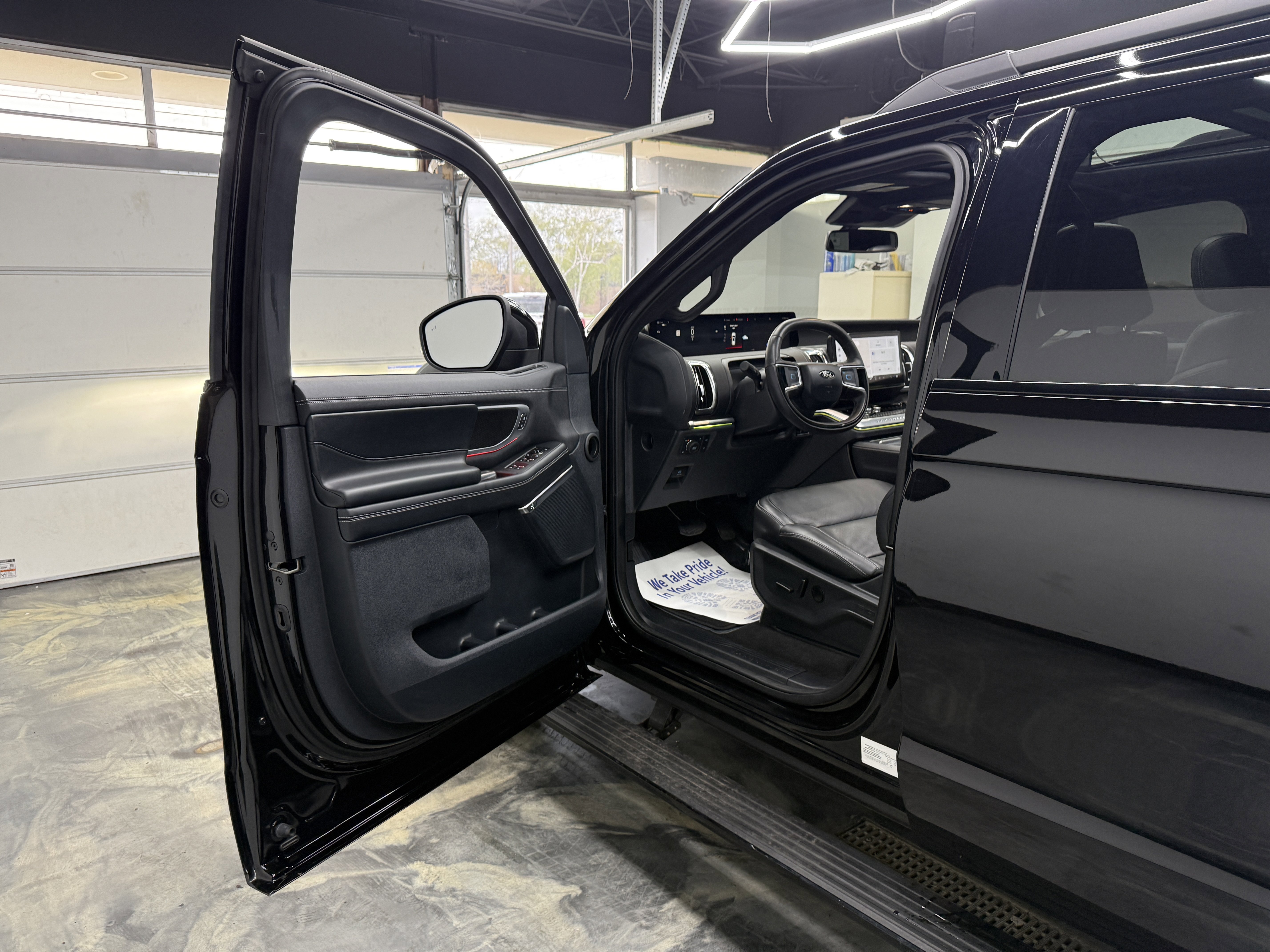 Used 2025 Ford Expedition Max Platinum w/ Stealth Performance Package AWD/4WD image 9