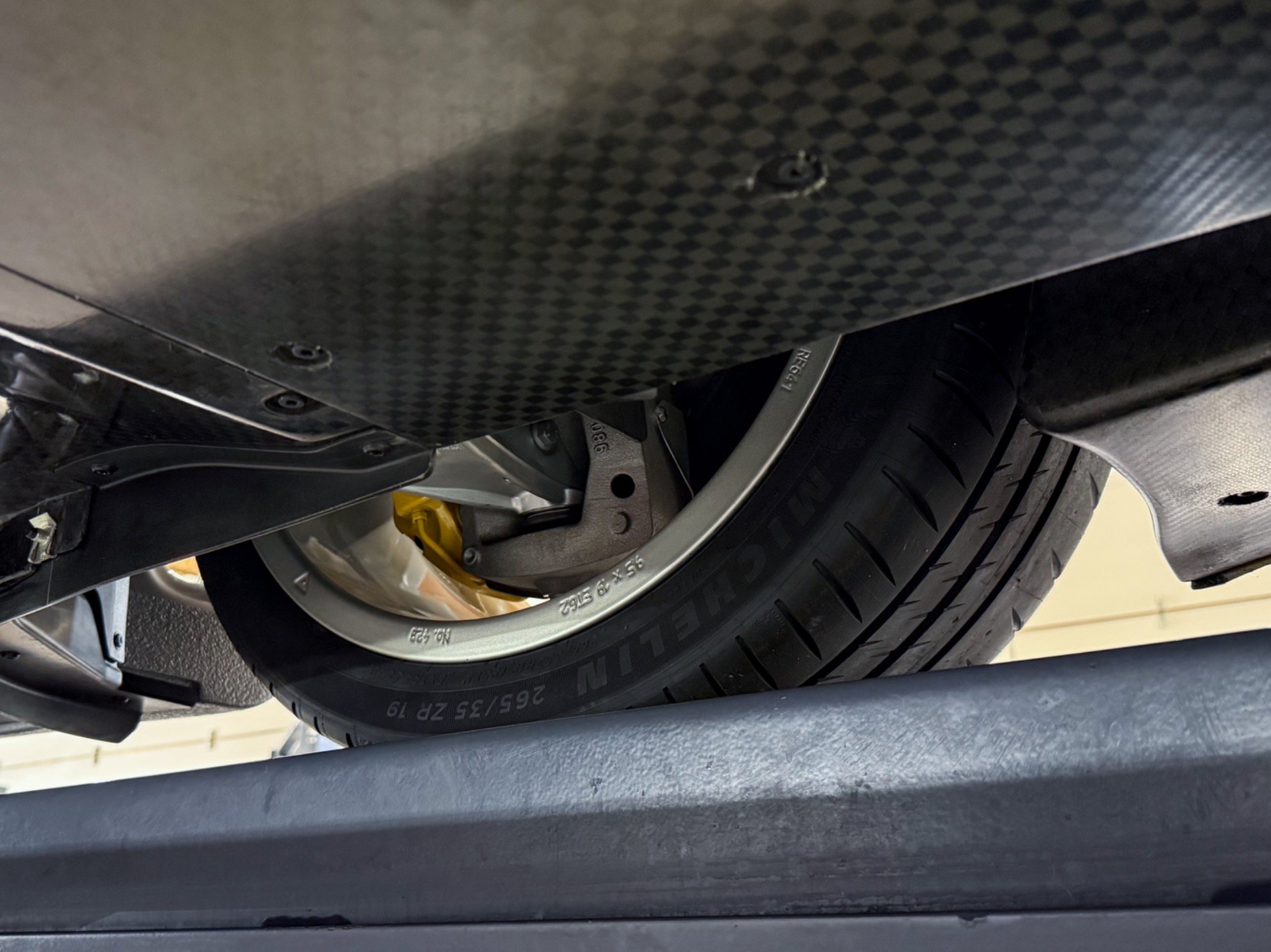 Used 2004 Porsche Carrera GT RWD image 96