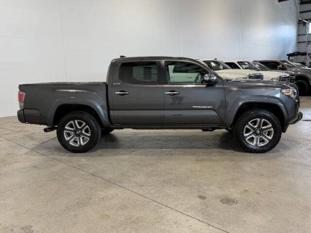 Used 2017 Toyota Tacoma Limited w/ Tow Package image 6