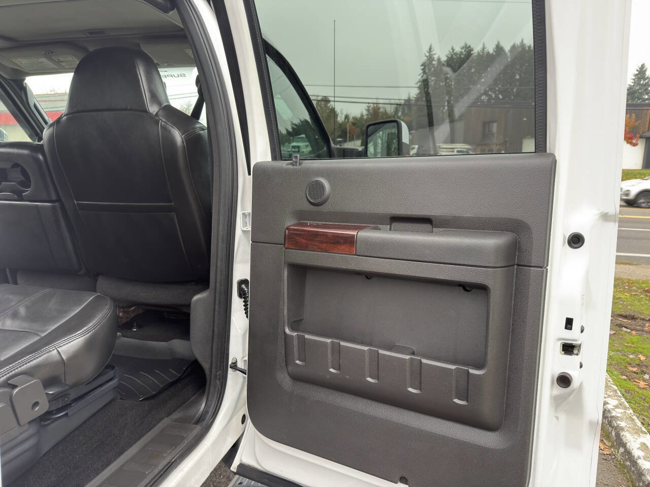 Used 2010 Ford F350 Lariat AWD/4WD image 4