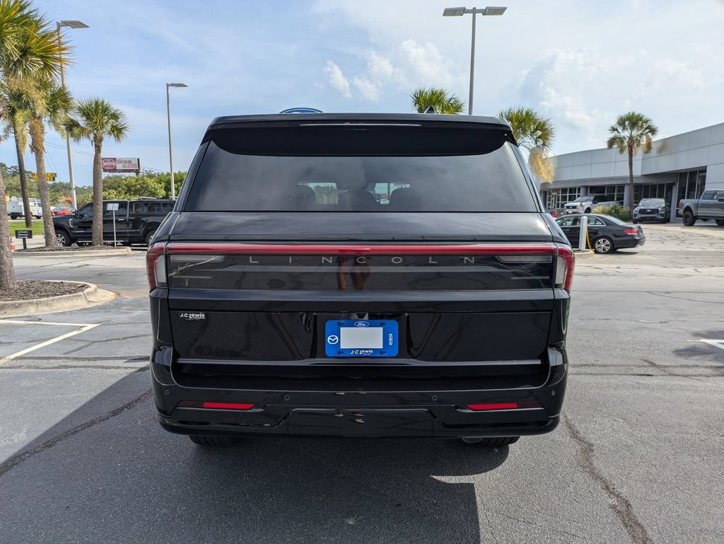 New 2027 Lincoln Navigator Reserve w/ Jet Appearance Package AWD/4WD image 5
