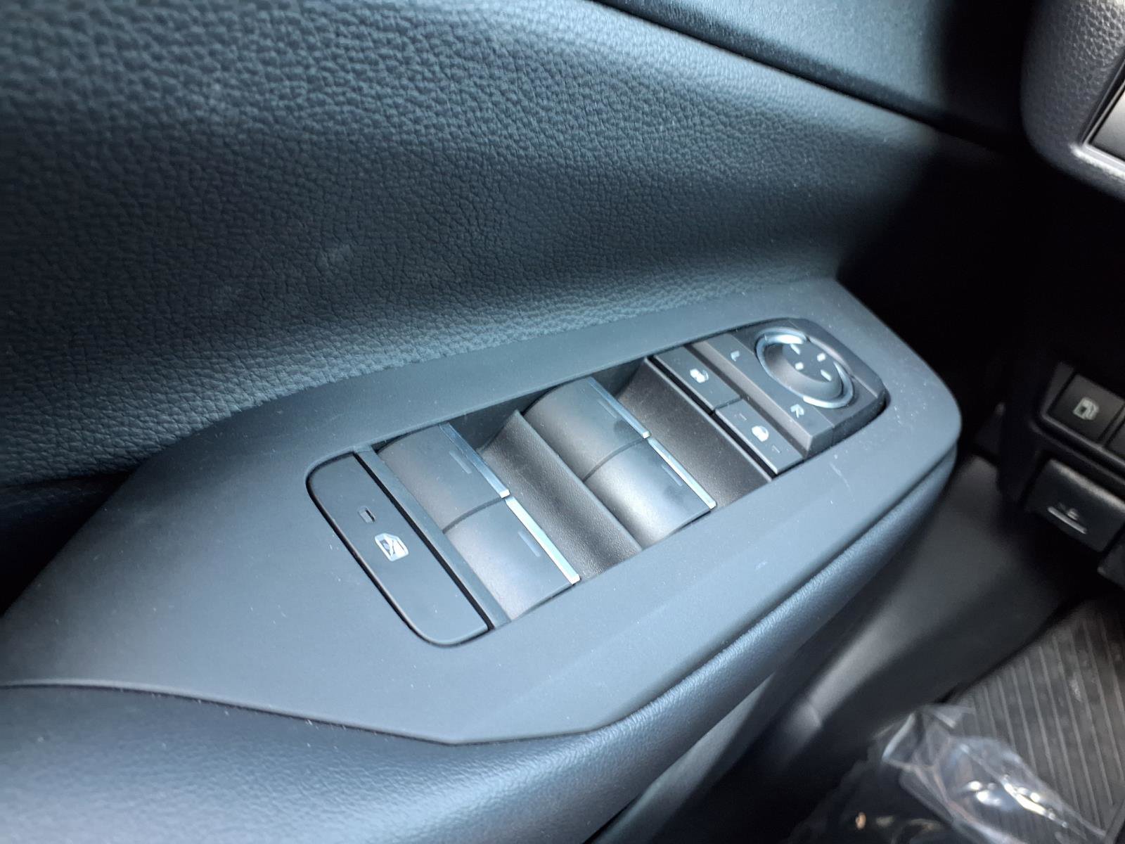 Used 2025 Toyota Prius FWD image 18