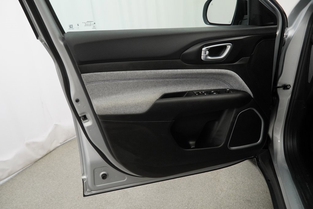 Certified 2025 Jeep Compass Latitude w/ Convenience Group image 38