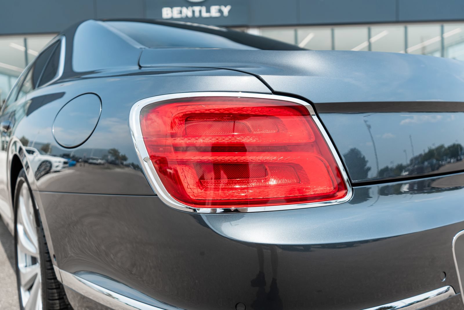 Certified 2026 Bentley Flying Spur Plug-In Hybrid AWD/4WD image 12