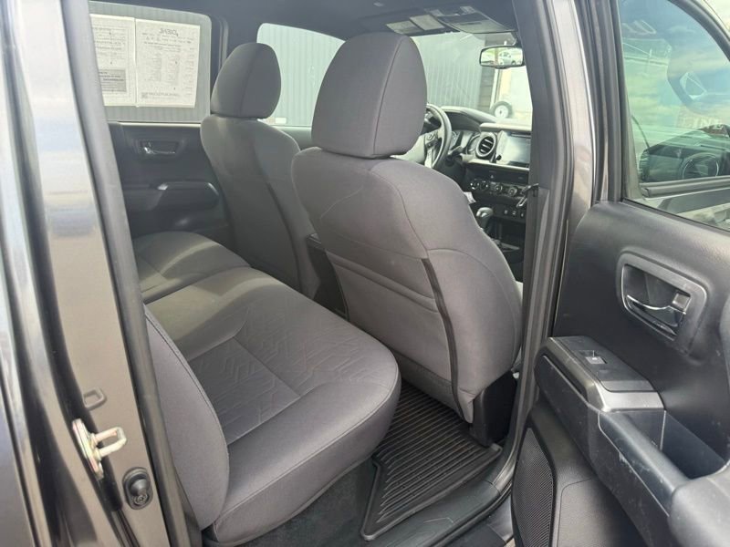 Used 2019 Toyota Tacoma TRD Sport image 14