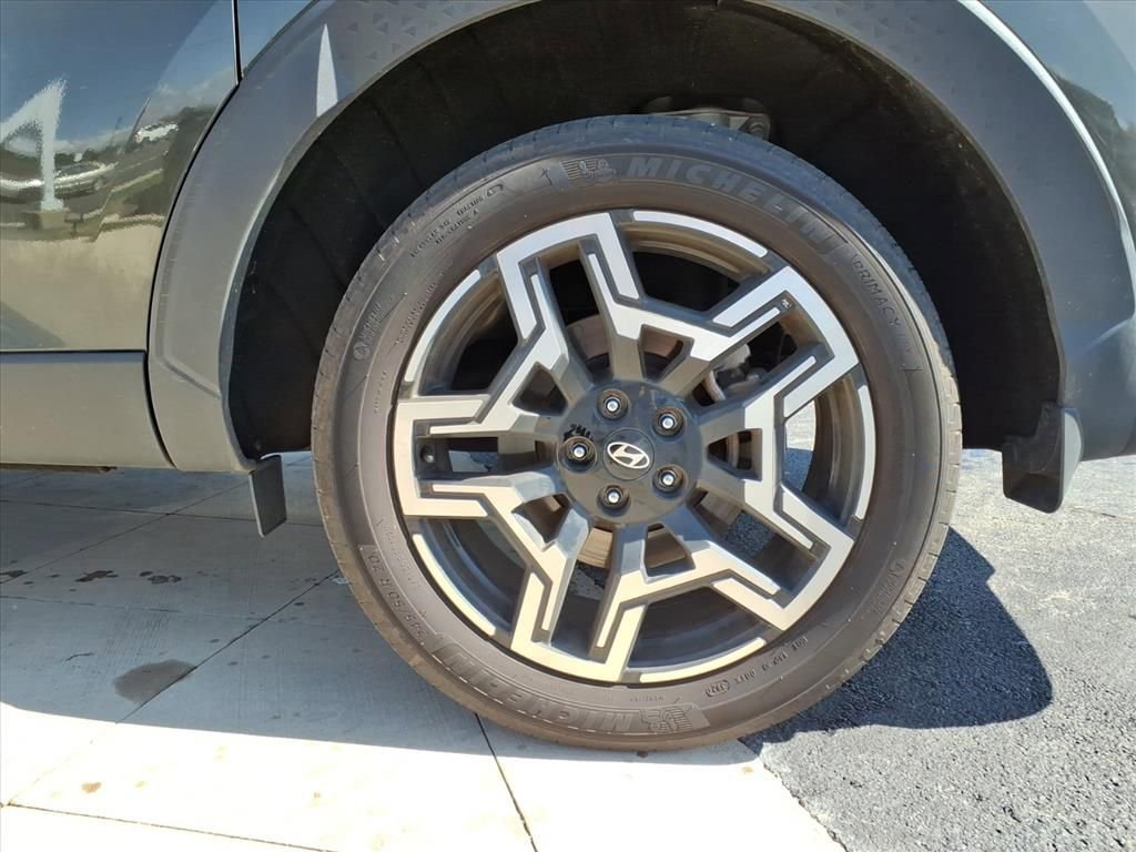 Used 2025 Hyundai Santa Cruz Limited image 24