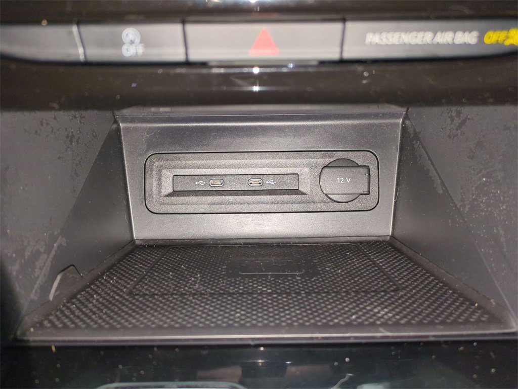 Used 2023 Volkswagen Atlas Cross Sport SE image 28