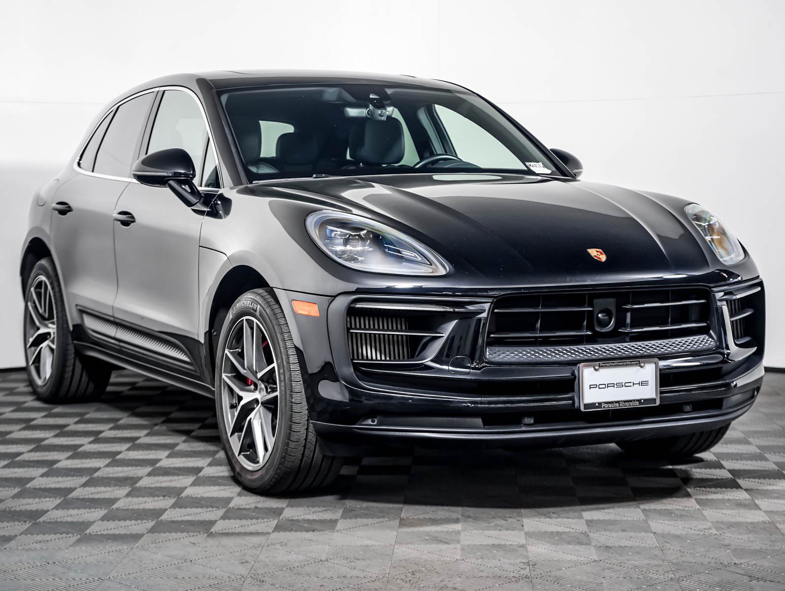 Certified 2023 Porsche Macan S AWD/4WD image 8