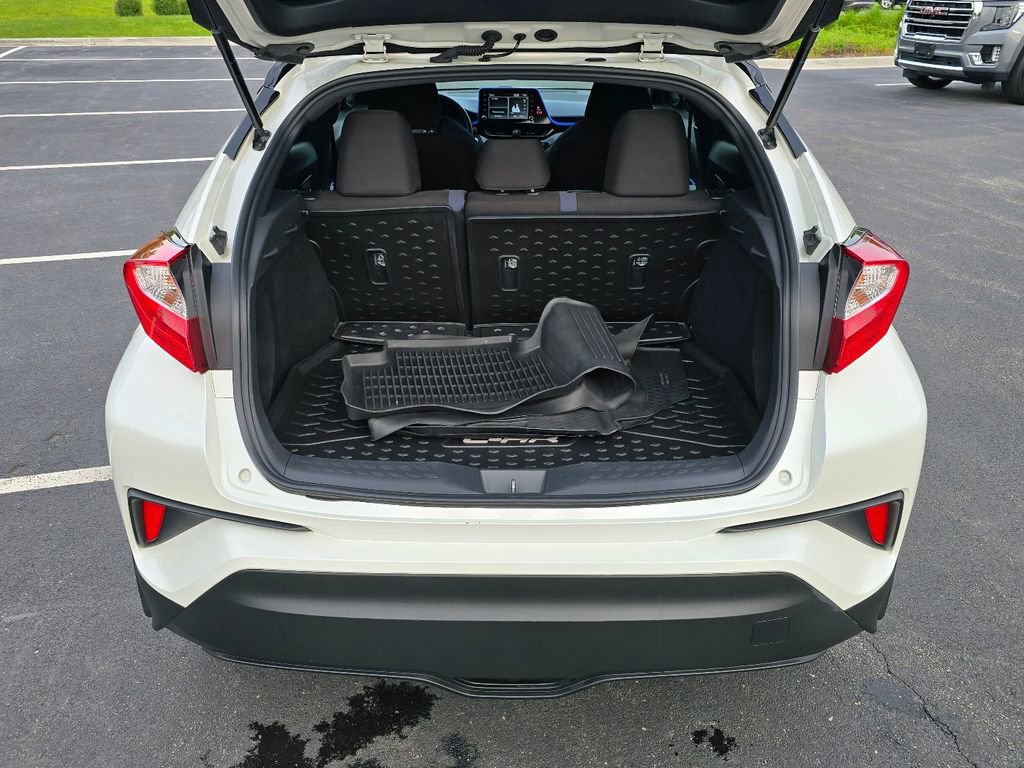 Used 2020 Toyota C-HR XLE FWD image 28