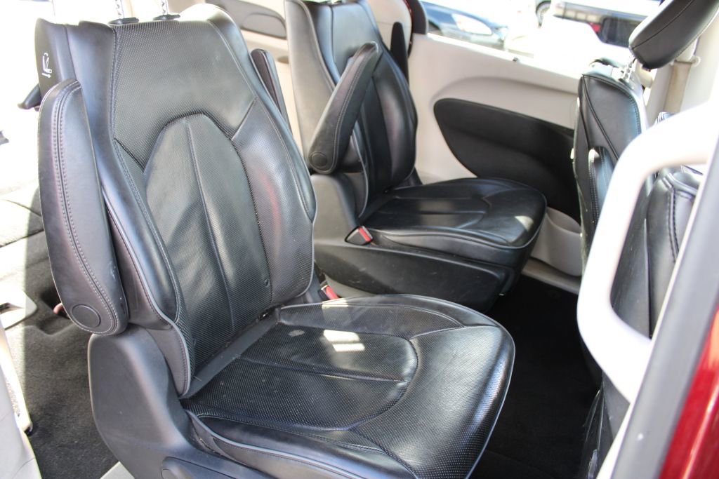 Used 2018 Chrysler Pacifica Limited w/ Advanced Safetytec Group image 11
