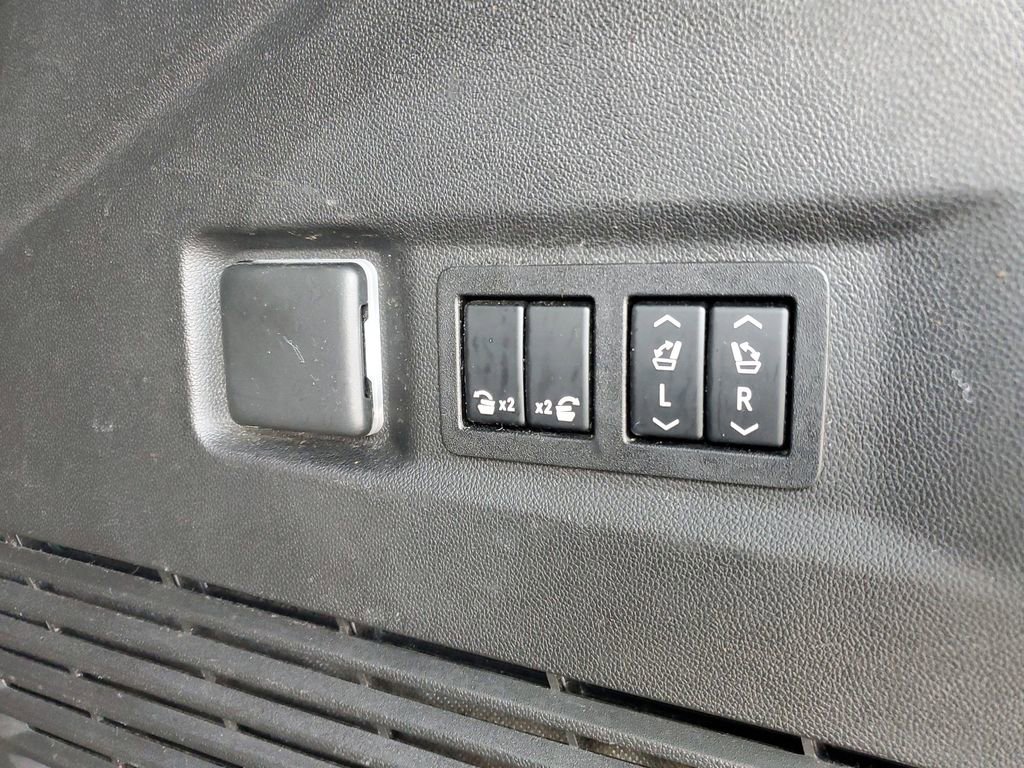 Used 2022 Chevrolet Tahoe High Country image 33