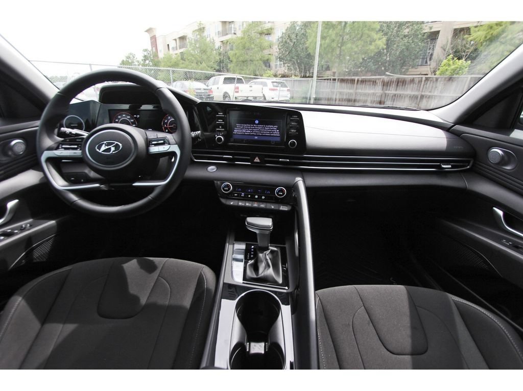 Certified 2022 Hyundai Elantra SEL w/ Convenience + Premium Package FWD image 10