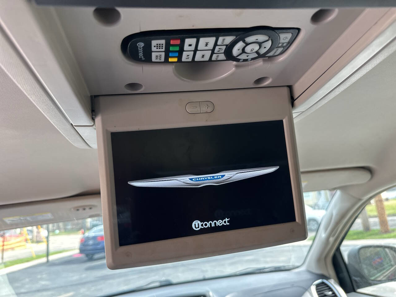 Used 2016 Chrysler Town & Country Touring w/ Driver Convenience Group image 15