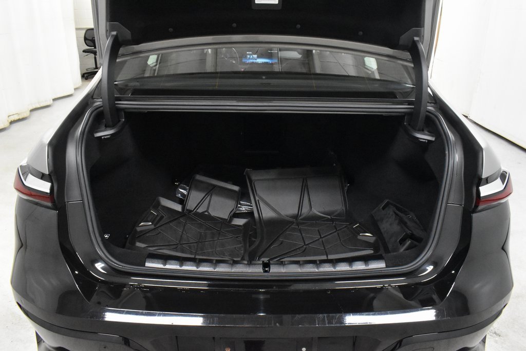 Used 2024 BMW 760i xDrive w/ Executive Package image 10