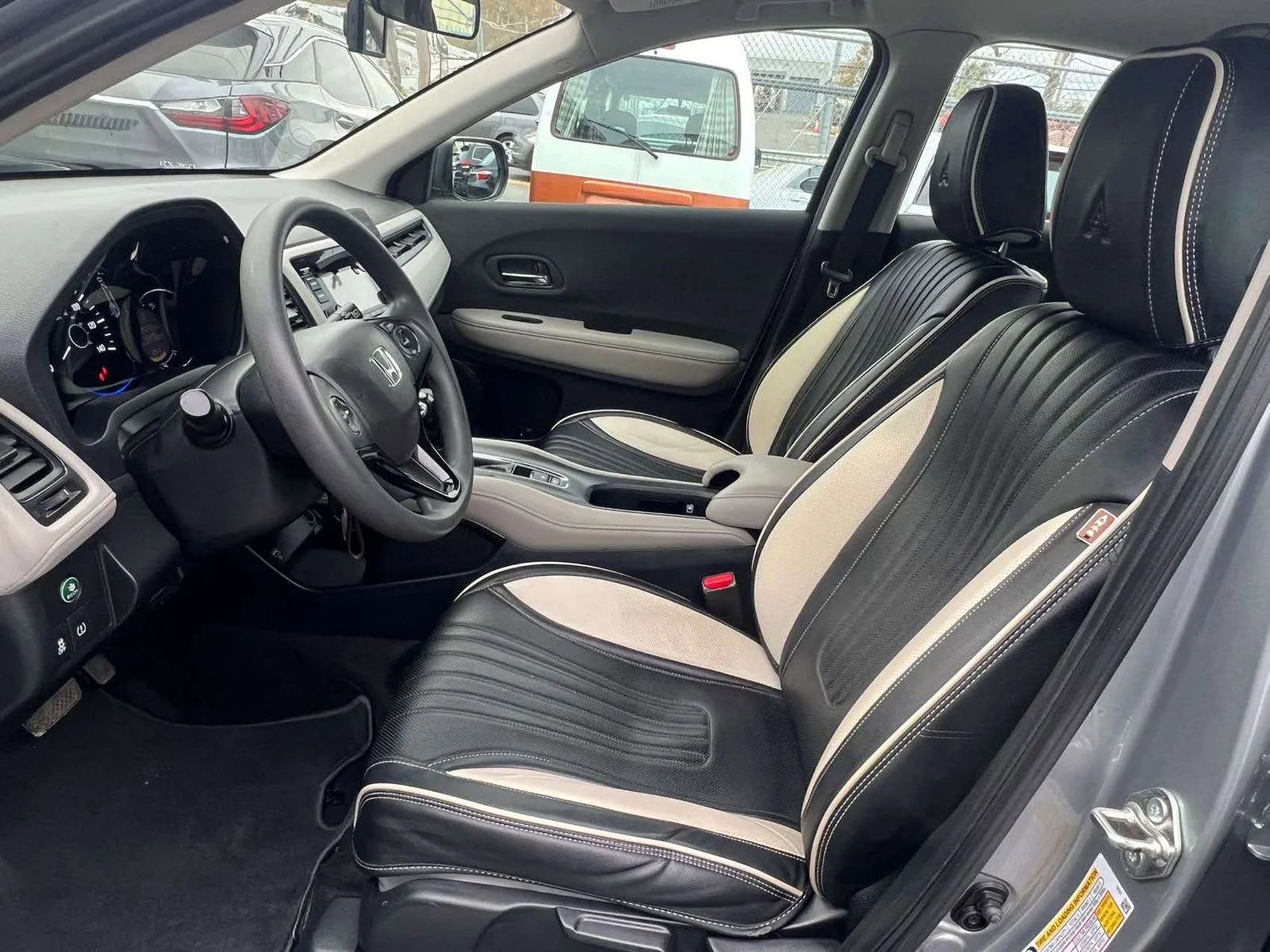 Used 2019 Honda HR-V LX image 11