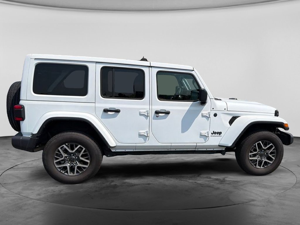 Used 2025 Jeep Wrangler Unlimited Sahara AWD/4WD image 11