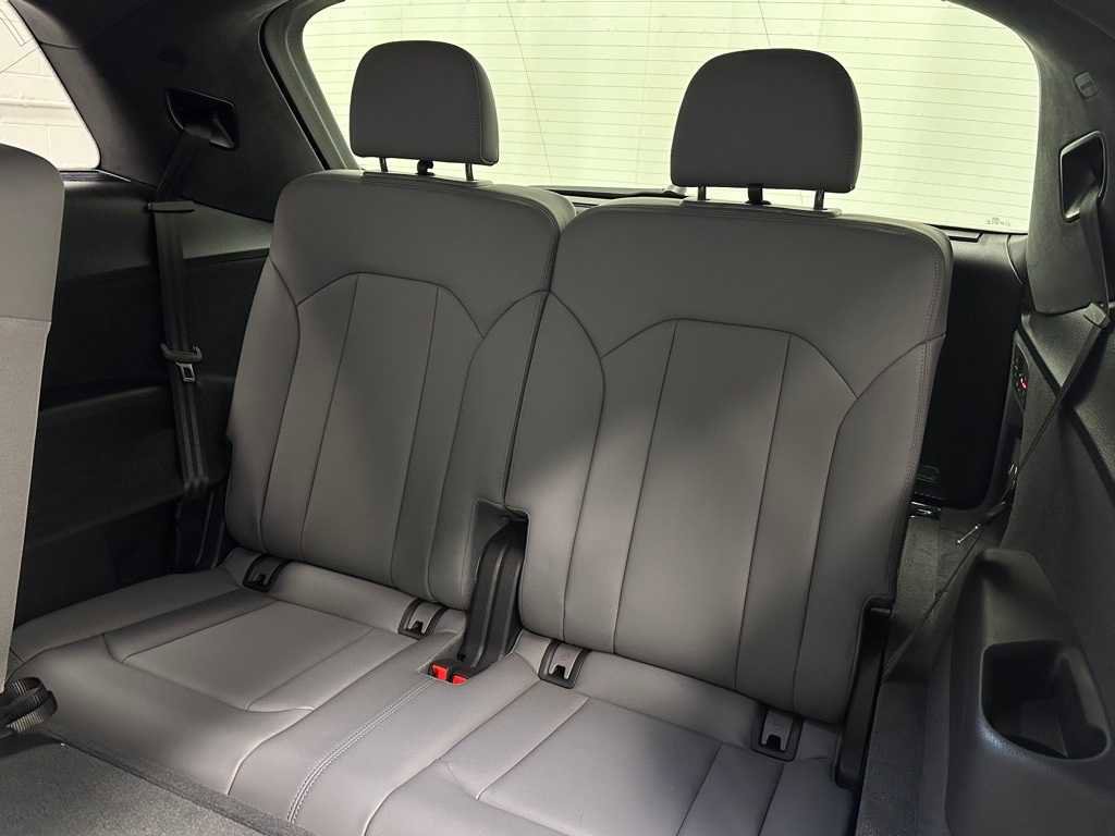 Used 2025 Audi SQ7 Prestige w/ Prestige Package image 17
