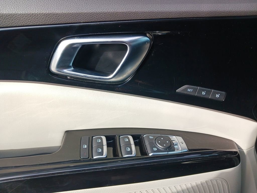 Used 2024 Kia Carnival SX image 30