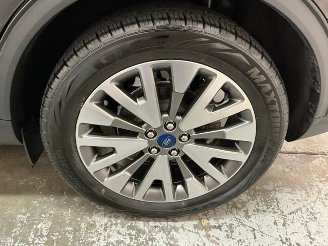 Used 2020 Ford Escape Titanium image 10