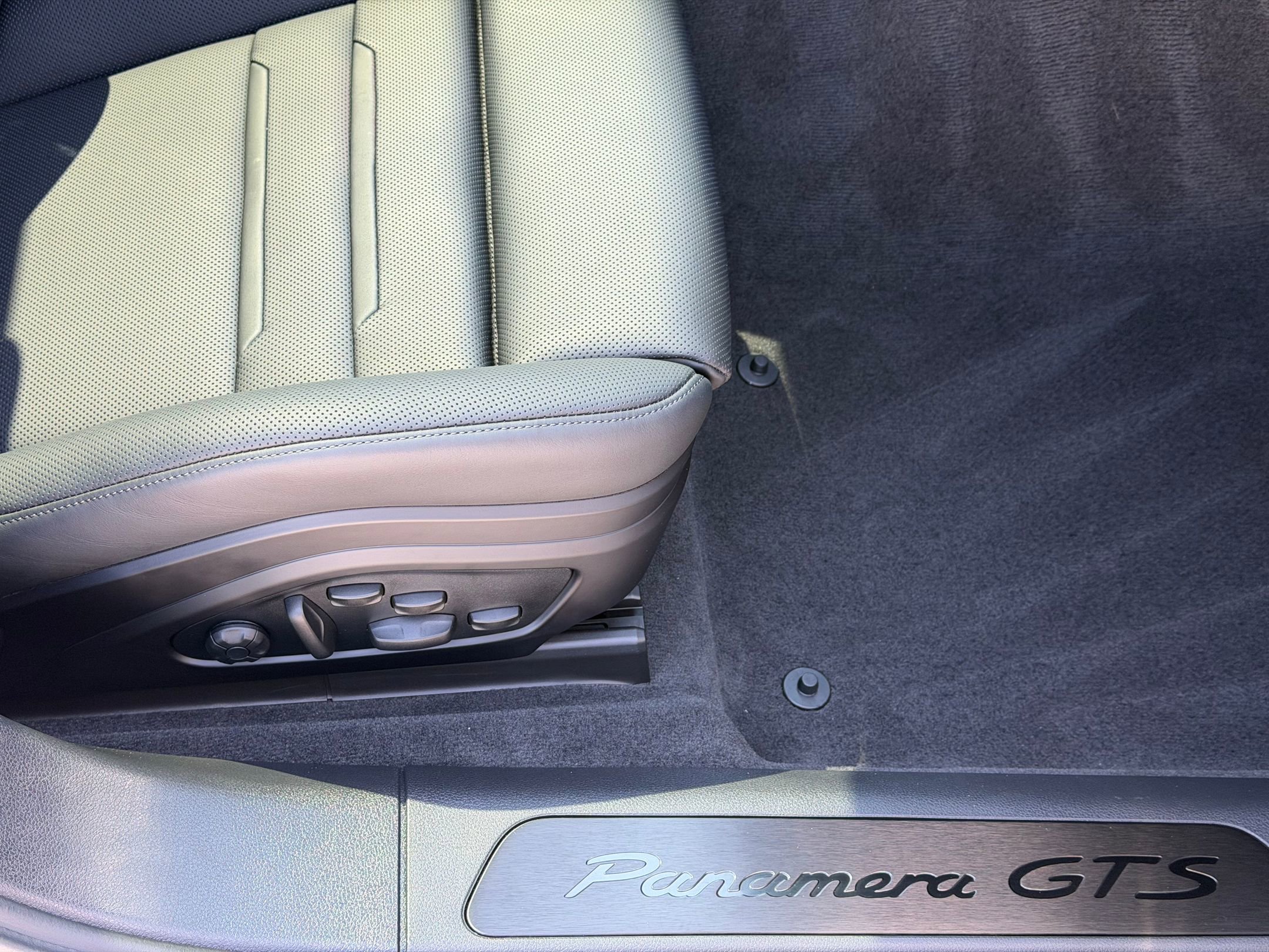 Certified 2022 Porsche Panamera GTS image 16