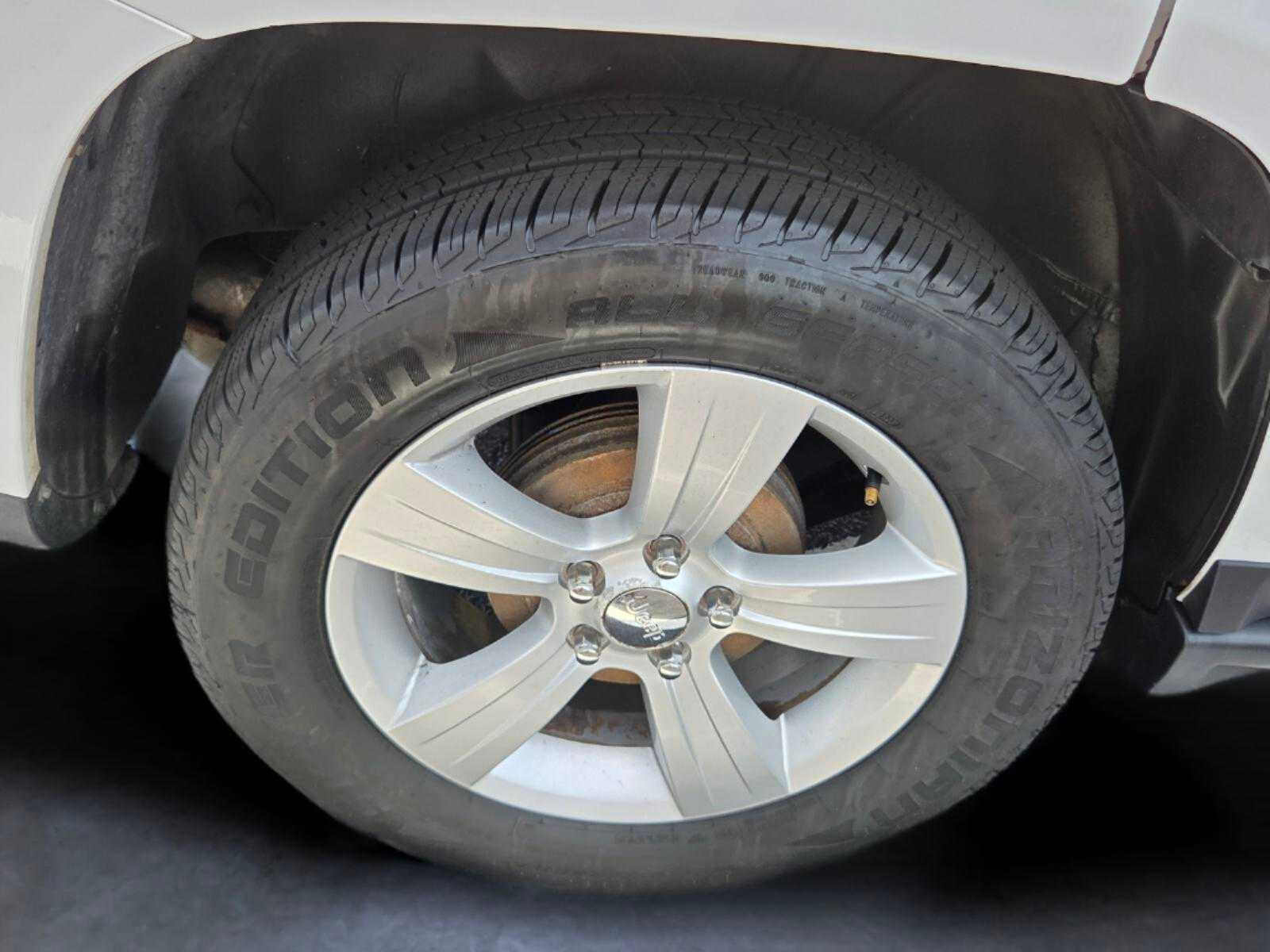 Used 2015 Jeep Compass Sport FWD image 17