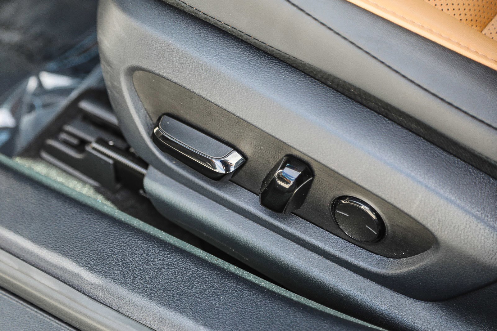 Used 2024 Lexus ES 350 w/ Premium Package image 19