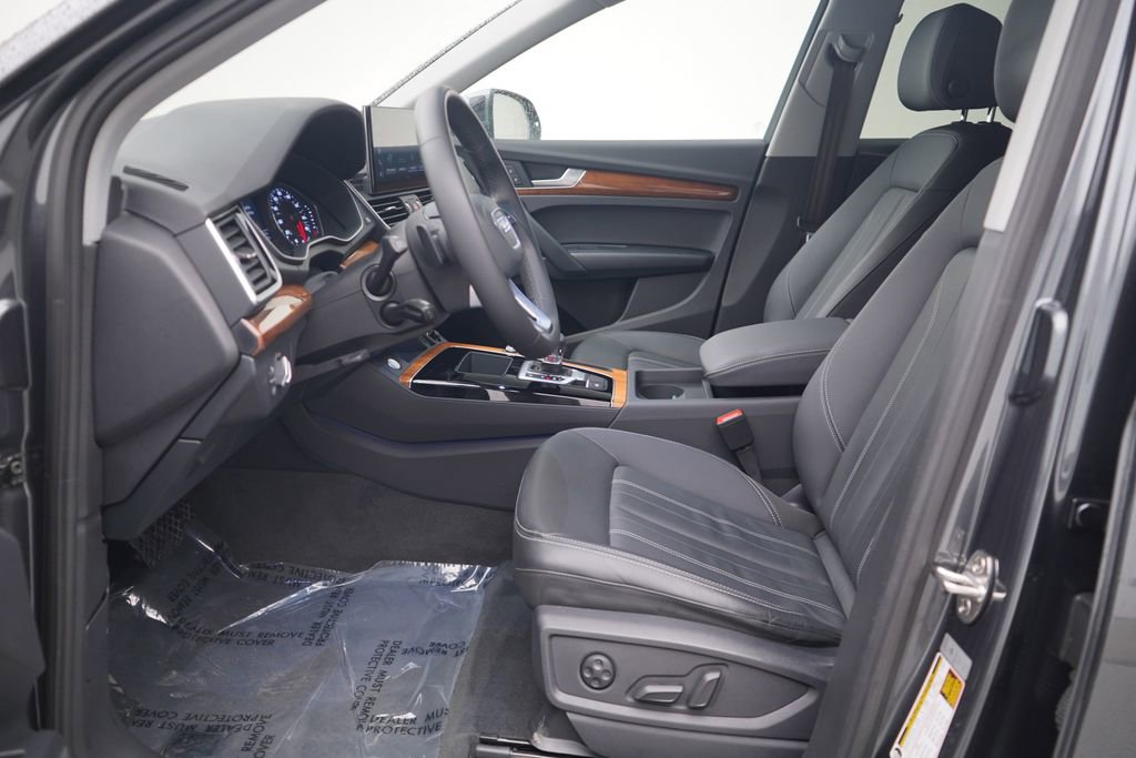 Used 2023 Audi Q5 2.0T Premium w/ Convenience Package image 6