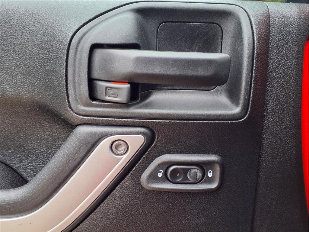 Used 2018 Jeep Wrangler Rubicon w/ Power Convenience Group image 21