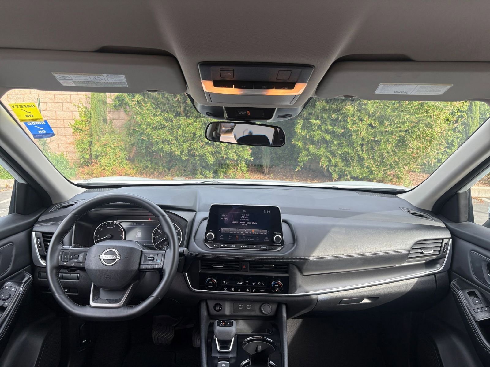 Used 2025 Nissan Rogue SV image 35