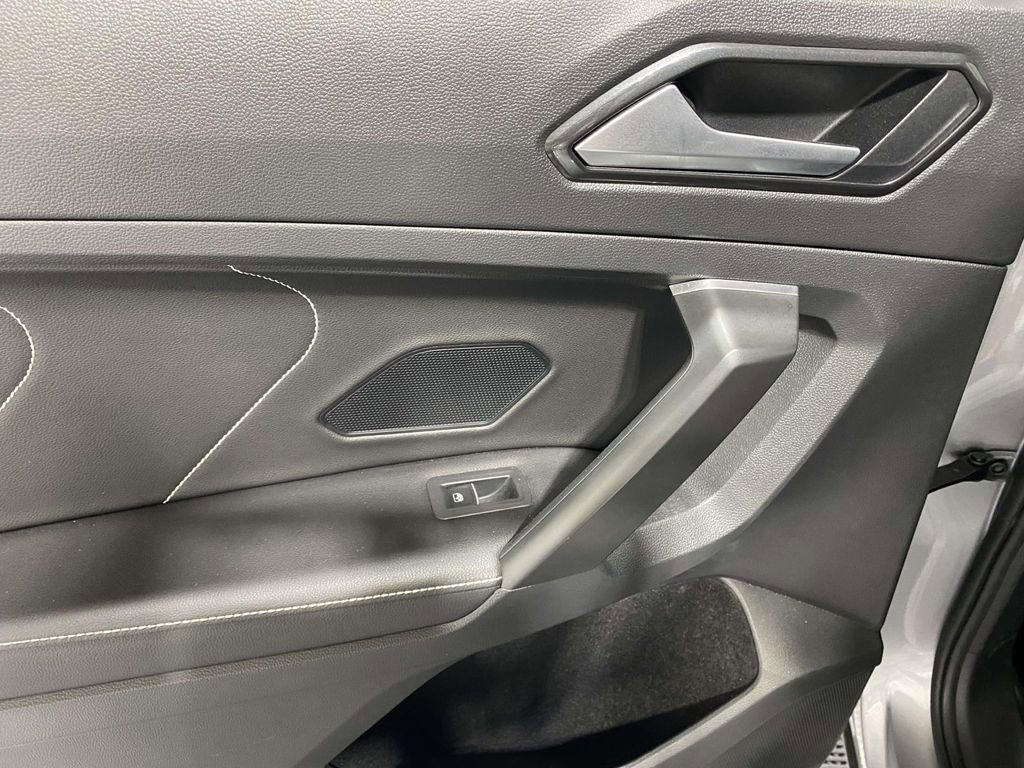 Used 2023 Volkswagen Tiguan SE image 13