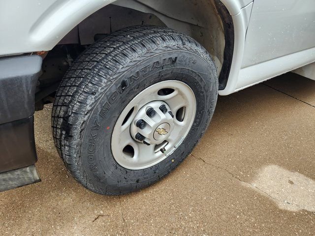 Used 2021 Chevrolet Express 3500 w/ Power Convenience Package image 23