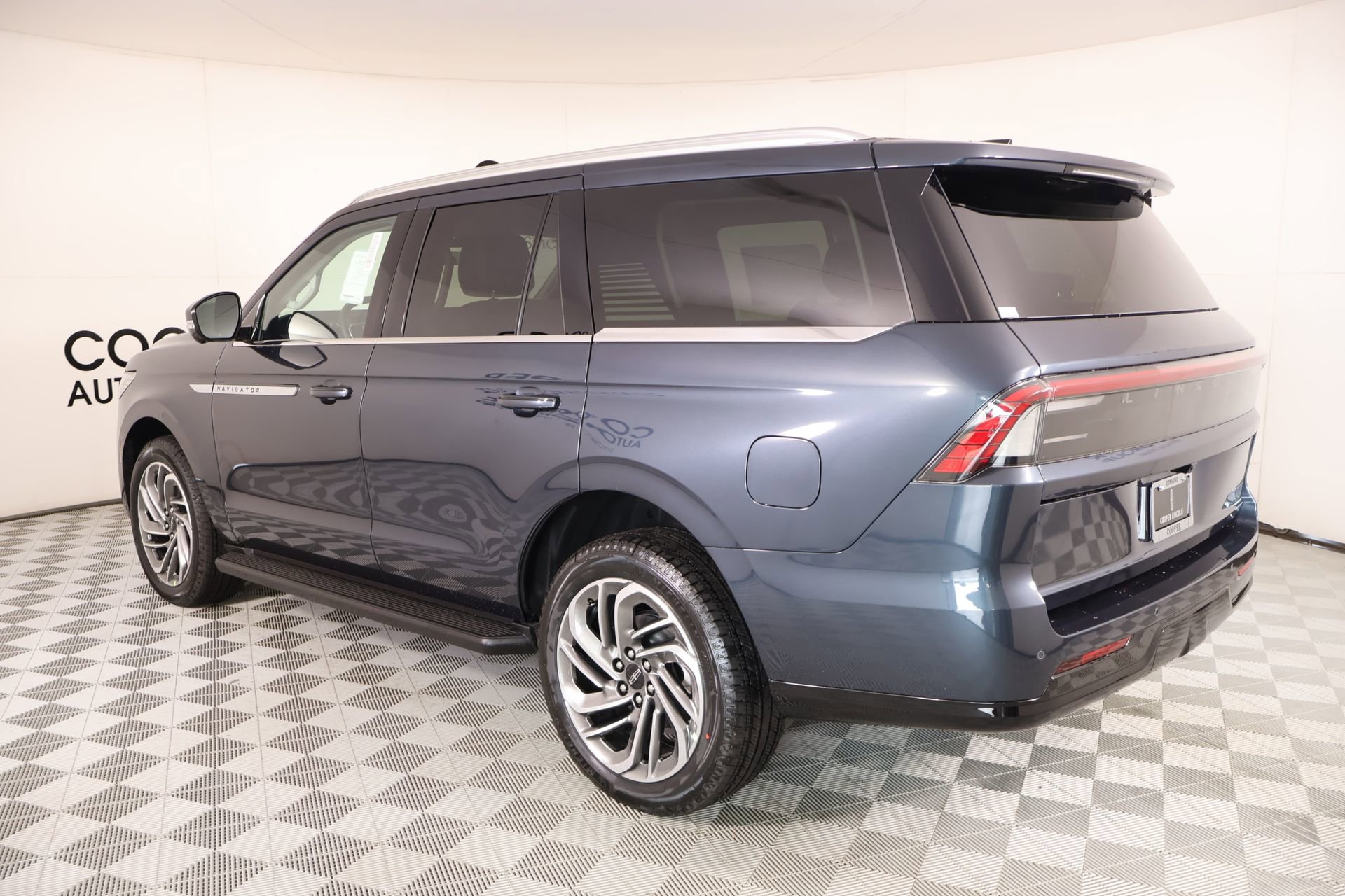 New 2026 Lincoln Navigator Premiere image 23