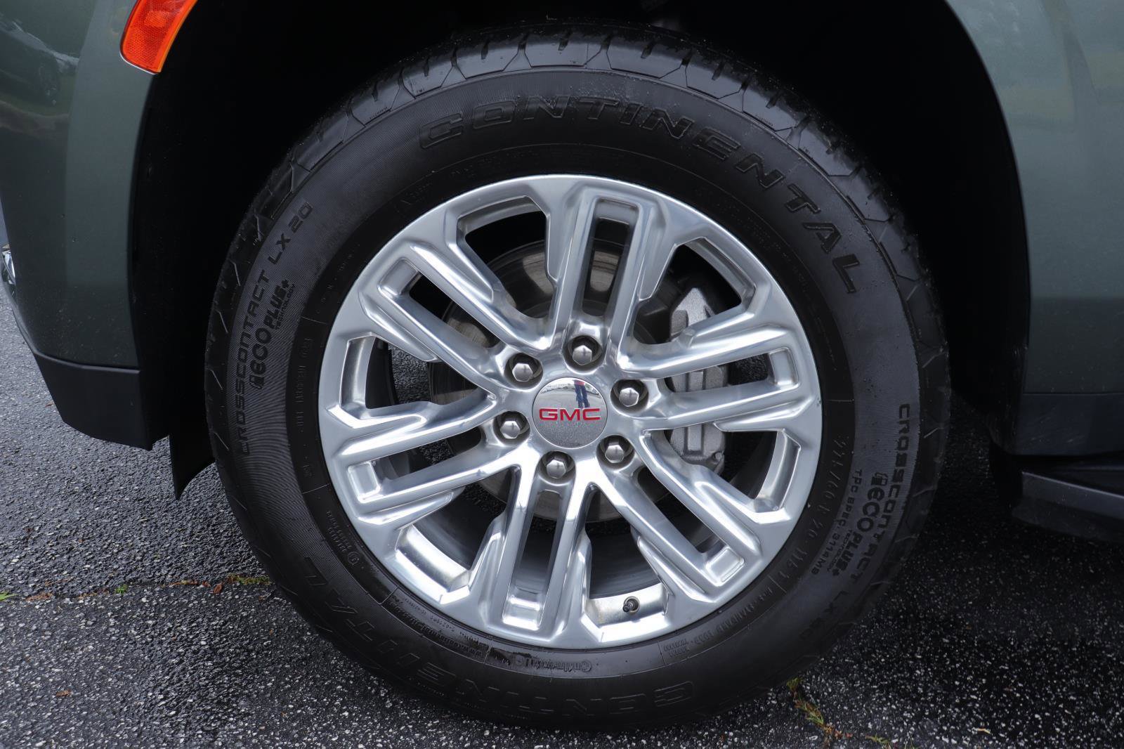 Used 2024 GMC Yukon SLT w/ SLT Luxury Package AWD/4WD image 47
