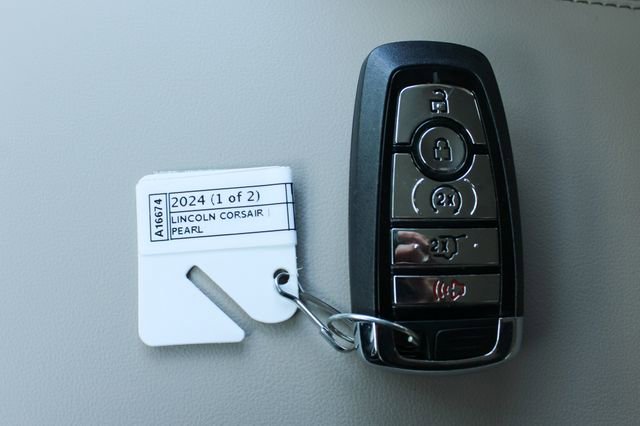 Used 2024 Lincoln Corsair Premiere image 29