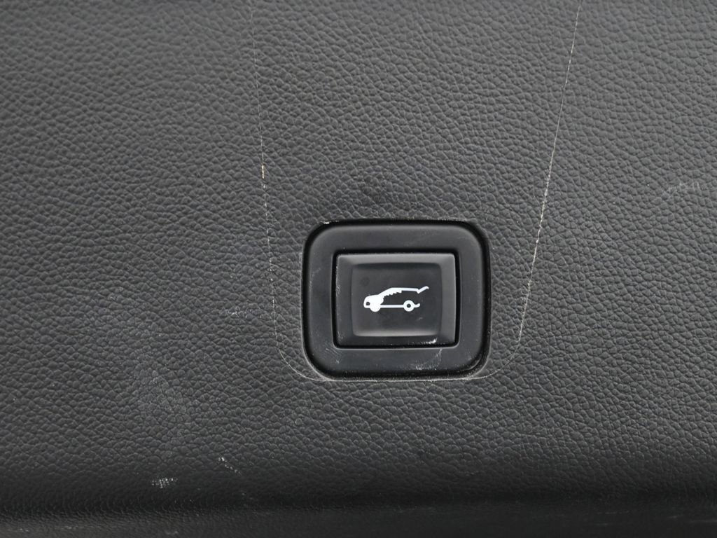 Used 2021 Chevrolet Traverse Premier w/ Redline Edition image 31