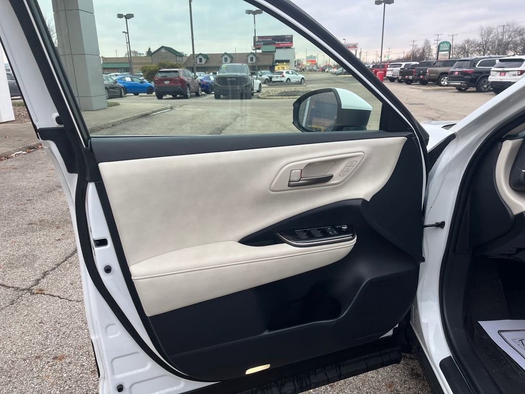 Certified 2025 Toyota Crown Limited image 11