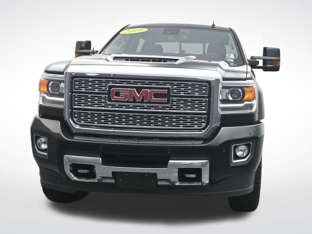Used 2019 GMC Sierra 2500 Denali w/ Duramax Plus Package AWD/4WD image 2