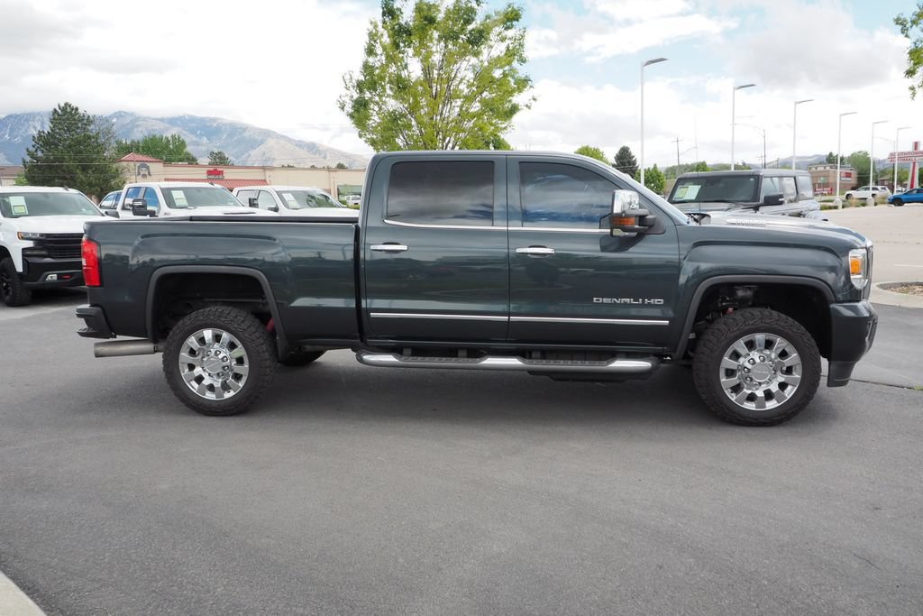 Used 2017 GMC Sierra 2500 Denali w/ Duramax Plus Package AWD/4WD image 4