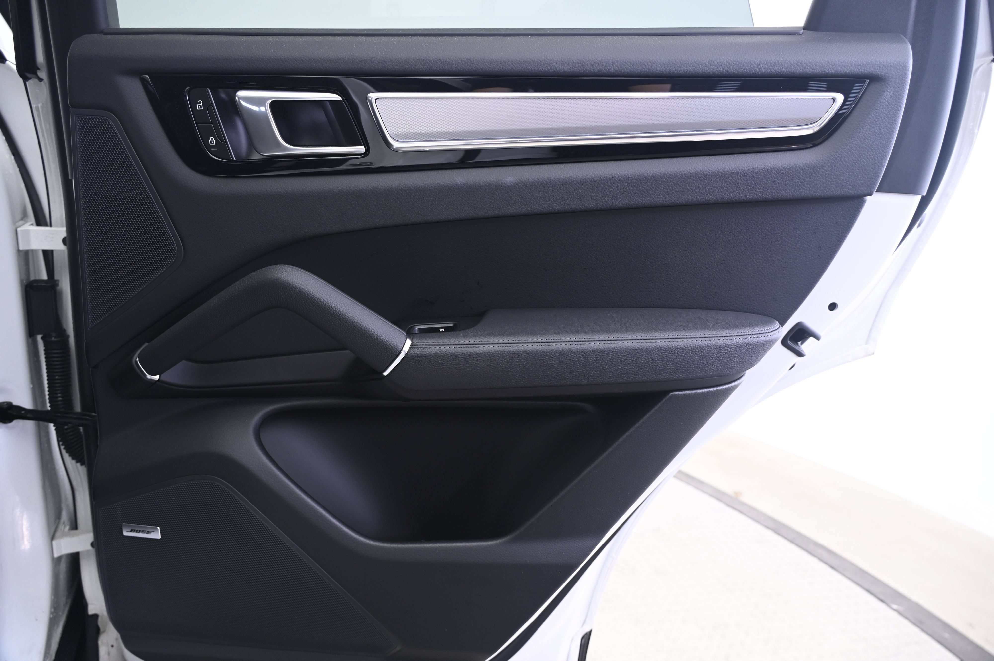 Certified 2023 Porsche Cayenne AWD/4WD image 16