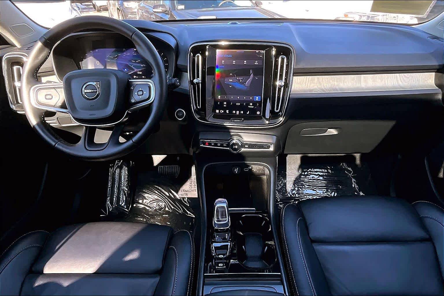 Certified 2023 Volvo XC40 B5 Plus w/ Driver Assist Package AWD/4WD image 15