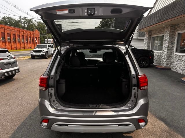 Used 2022 Mitsubishi Outlander 4WD Plug-In Hybrid image 20